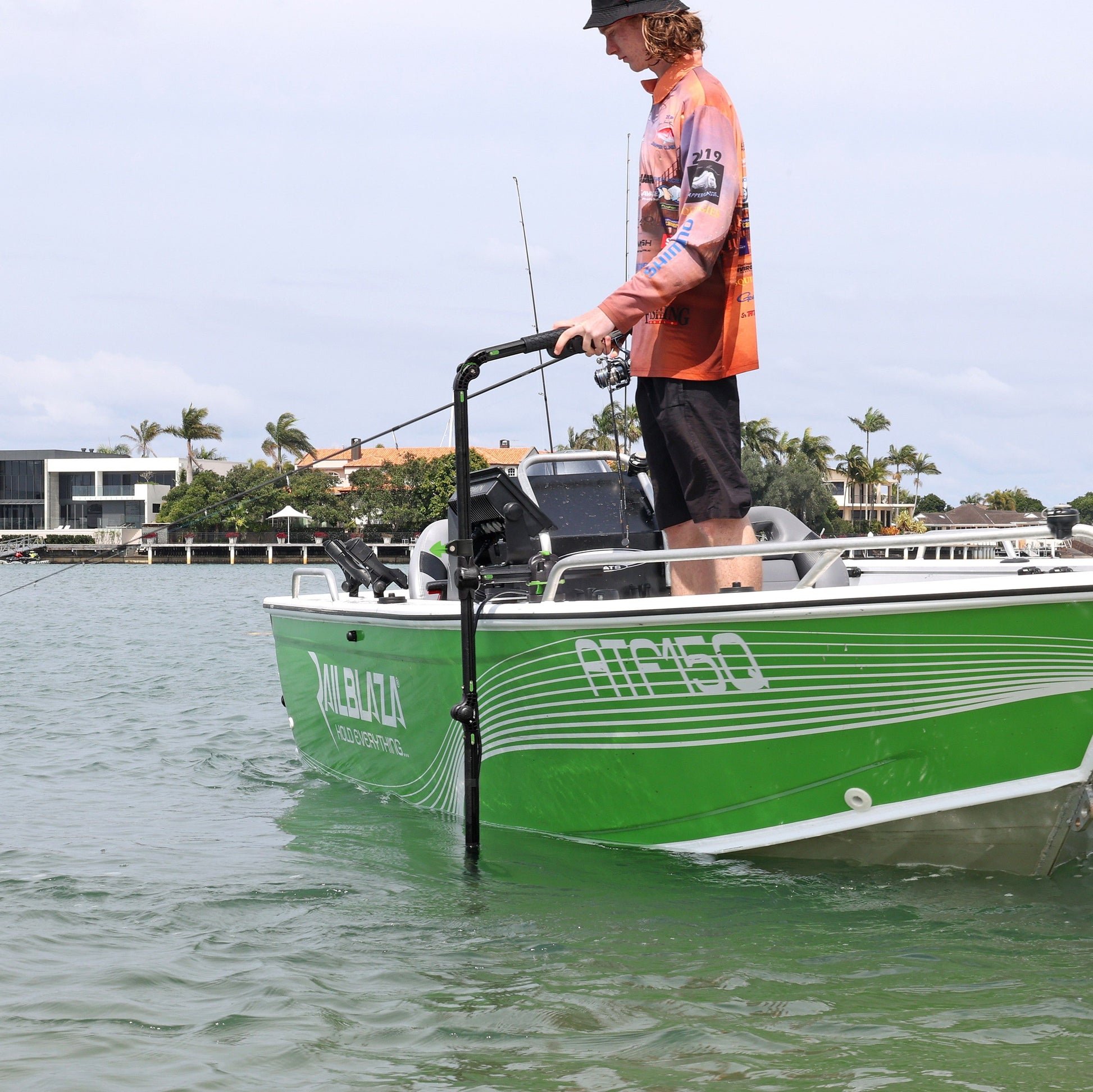 Railblaza HEXX Live Pole 60 – Montage der Geberstange am Boot